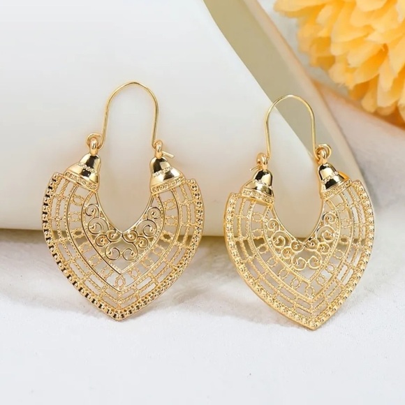 8 Pairs Boho Gold Embellished Drop Earrings Set - Picture 5 of 7